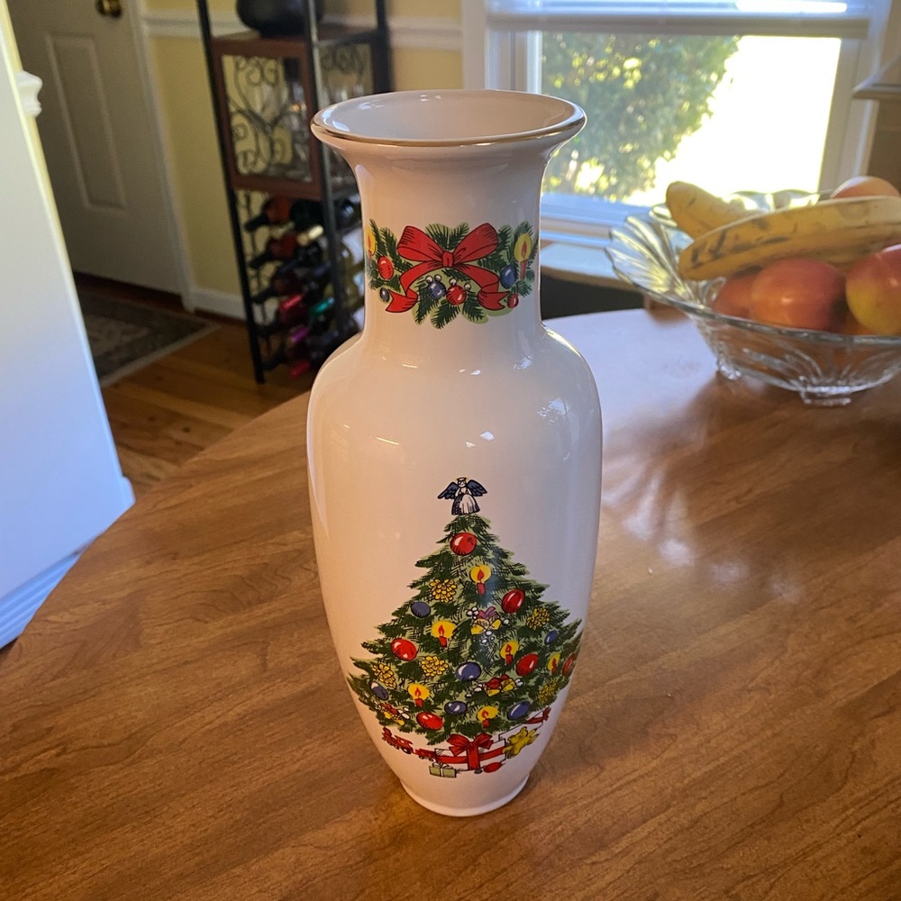 Jamestown China Christmas Treasure Vase